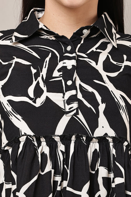 Luna Script Abstract Print Pattern Detail - Black and White Design
